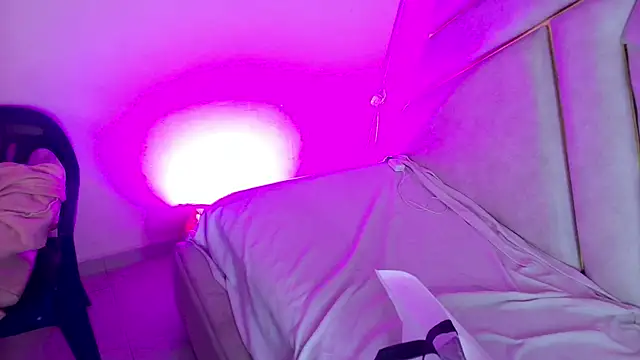 Dahiana_Dmour_'s cam snapshot