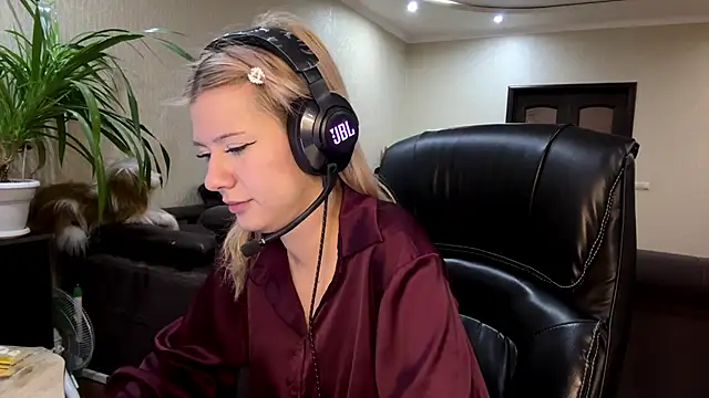 LadyFoxLove's cam snapshot