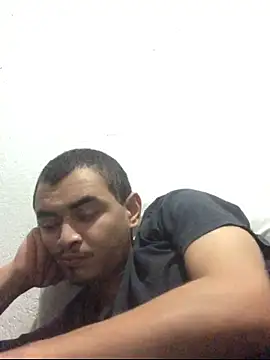 LUIGI_i's cam snapshot