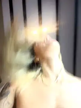 SweetTroubleXXX live sex cam