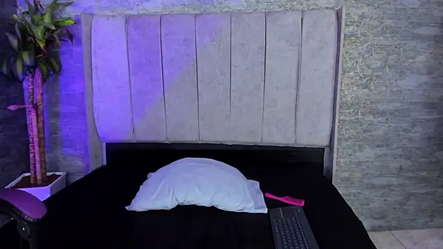 IsabellaRossi_'s cam snapshot