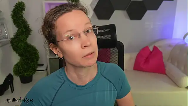 AnnikaRose live sex cam