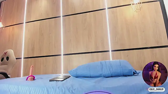 charlotte_colee's cam snapshot