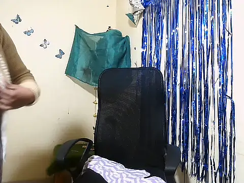 Shivani-Gupta's cam snapshot