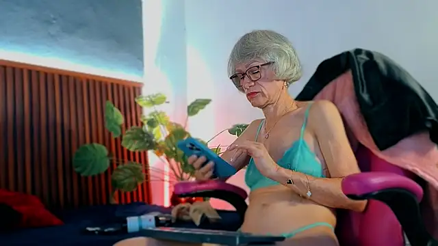 miss_monserrate01's cam snapshot