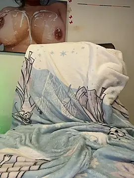 SQUIRTINGQUEEN11 live sex cam