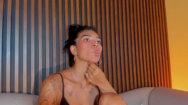 LauraAristizabal's cam snapshot