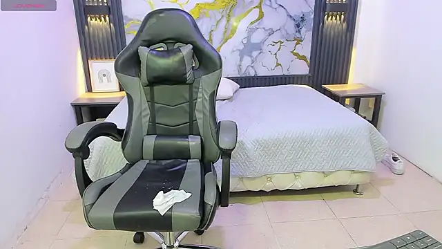 Dark_Desiree18 live sex cam