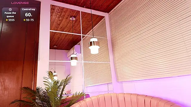 emily_burton18's cam snapshot