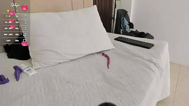 catiusca_reyes_03's cam snapshot