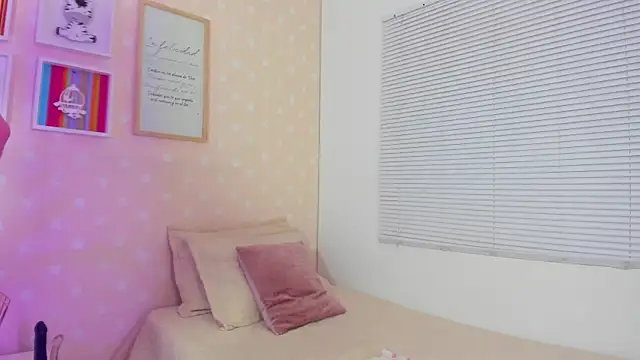 Ashley_Blum_'s cam snapshot