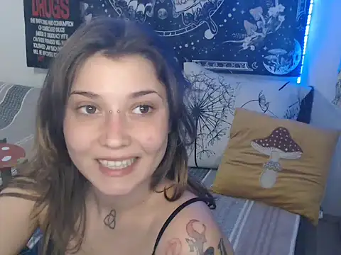 AlienforTwenty live sex cam