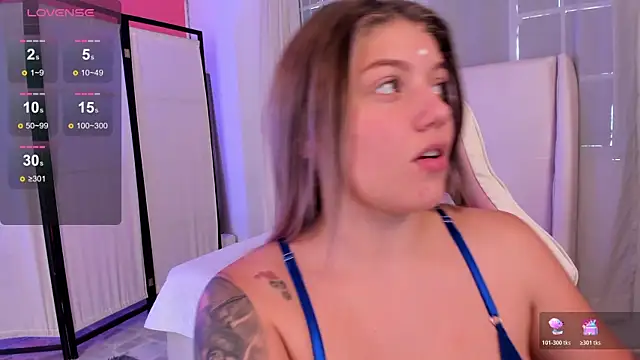 alaia_greyy's cam snapshot