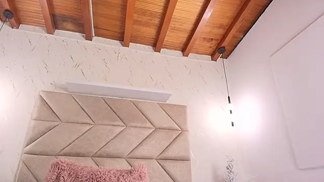 EmiilyBrownn1's cam snapshot