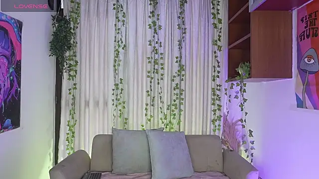 LiaFlowers live sex cam