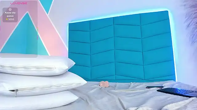 mara_winters_'s cam snapshot