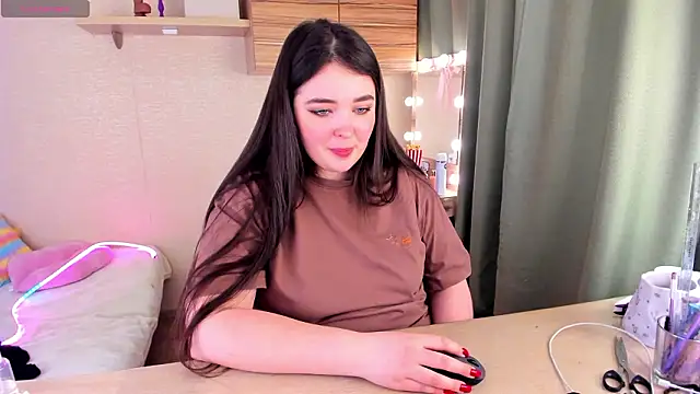 Alice_next_door's cam snapshot