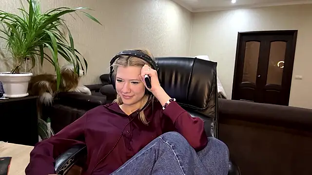 LadyFoxLove's cam snapshot