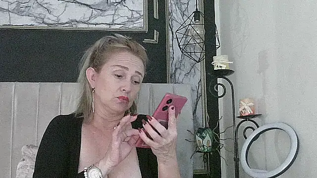 issa_soto_'s cam snapshot