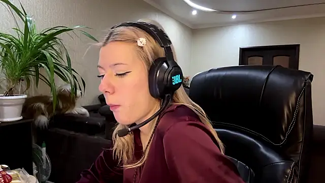 LadyFoxLove's cam snapshot