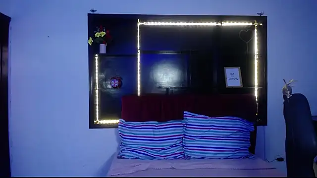 Perla_lovely_'s cam snapshot