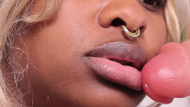 justnala_'s cam snapshot