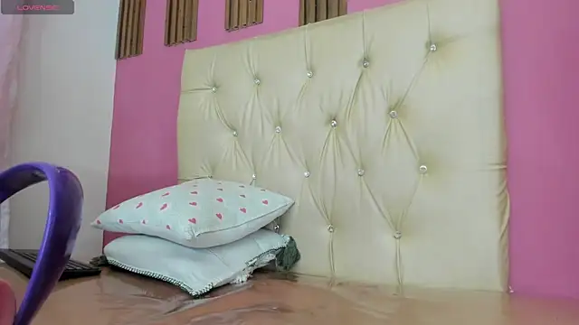 Lucia_Spear's cam snapshot