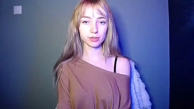 LuciaYoung's cam snapshot