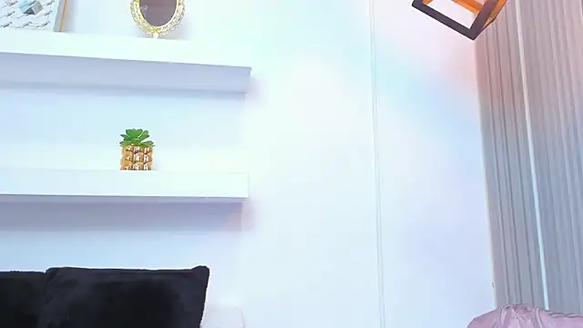 IsabellaMonet live sex cam