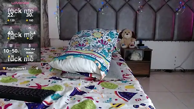 Tiffany_Valentine15's cam snapshot