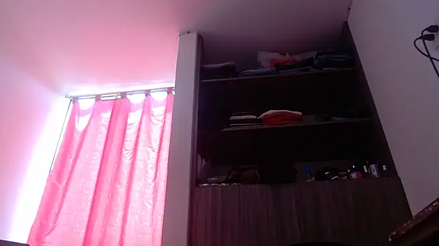 nicolle_milf1978's cam snapshot