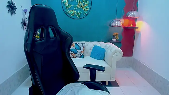 amara_brunette's cam snapshot