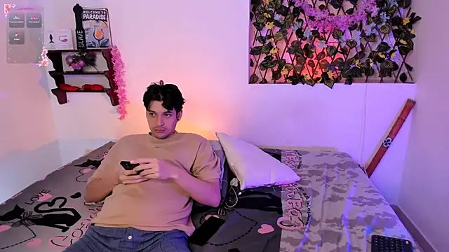 kylietimothee live sex cam