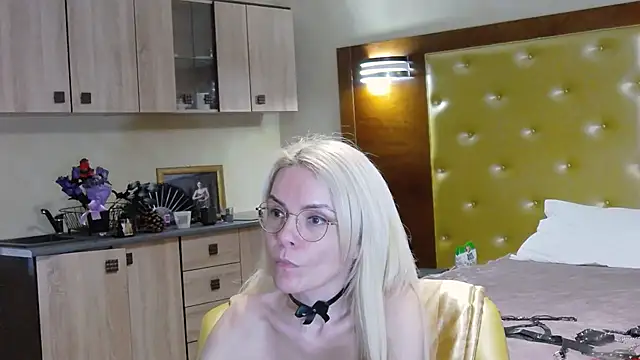 DomCaprisse's cam snapshot