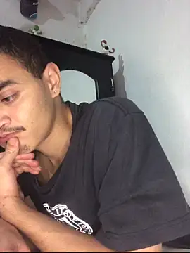 LUIGI_i's cam snapshot