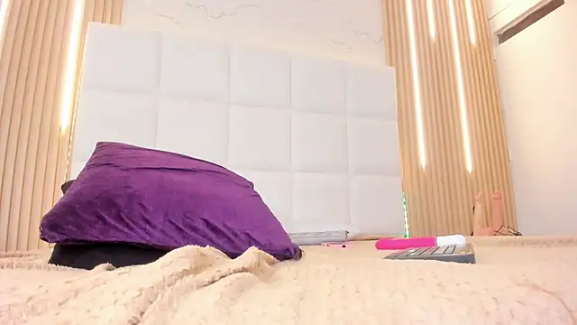 Elody_rousse's cam snapshot