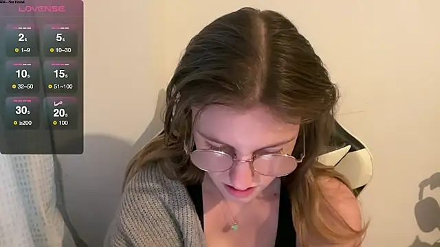 BustyKellyXXX's cam snapshot