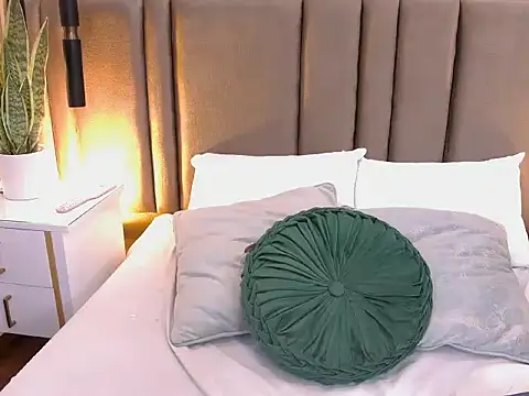 Carrie_GB's cam snapshot