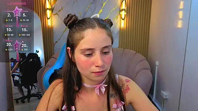 Ariana18_b's cam snapshot