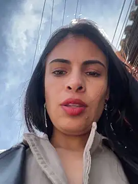 Astrid-- live sex cam