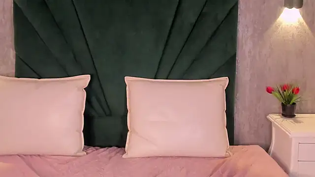 EmiliClarke live sex cam