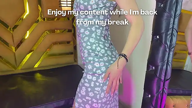 april_bennett's cam snapshot