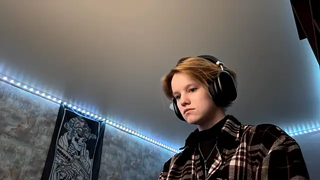 CutieGoga's cam snapshot