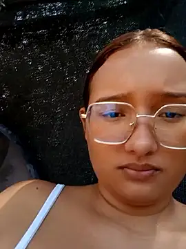 young_dairy01's cam snapshot