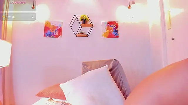 Karlaliones69's cam snapshot