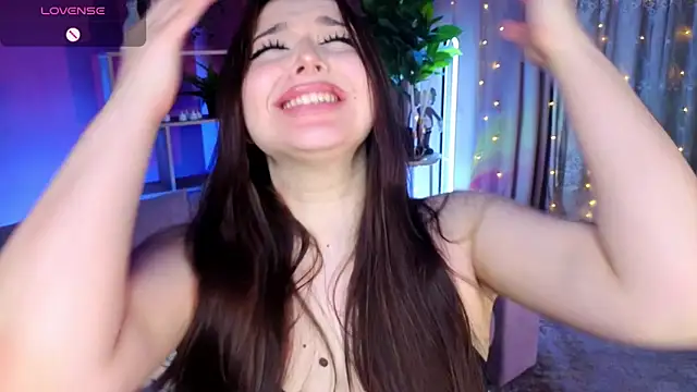 Lucy_louras's cam snapshot