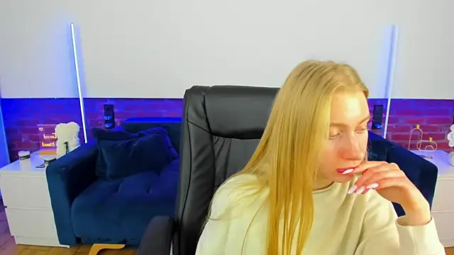 Alina_Blonde's cam snapshot