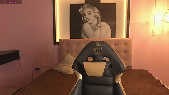 _Charlotte_Collins_'s cam snapshot