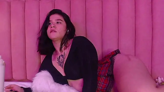 SkyeBela's cam snapshot