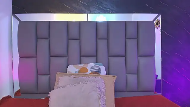 _MiaBrown_'s cam snapshot